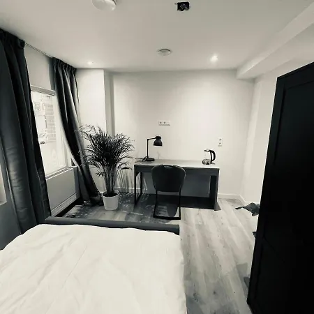 Tolstraat 75 - Senior Care Hotel