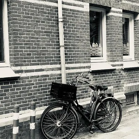 Tolstraat 75 - Senior Care Hotel