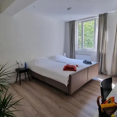 Hotel Tolstraat 75 - Senior Care Amsterdam